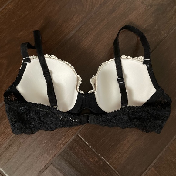 Victoria’s Secret VS Dream Angels Lace Demi Bra in Black and Cream 34B EUC - Picture 2 of 4